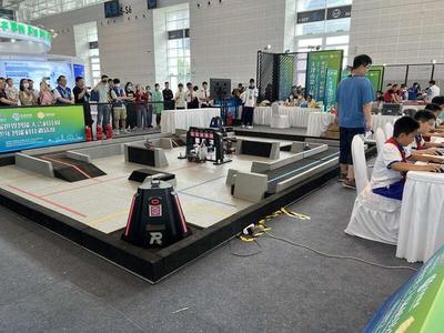 天津科技新星閃耀 青少年機(jī)器人競(jìng)賽現(xiàn)場(chǎng)直擊