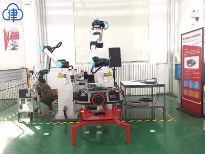 天津校企共建SMART智能工廠落成 首臺(tái)“地狼”智能搬運(yùn)機(jī)器人下線